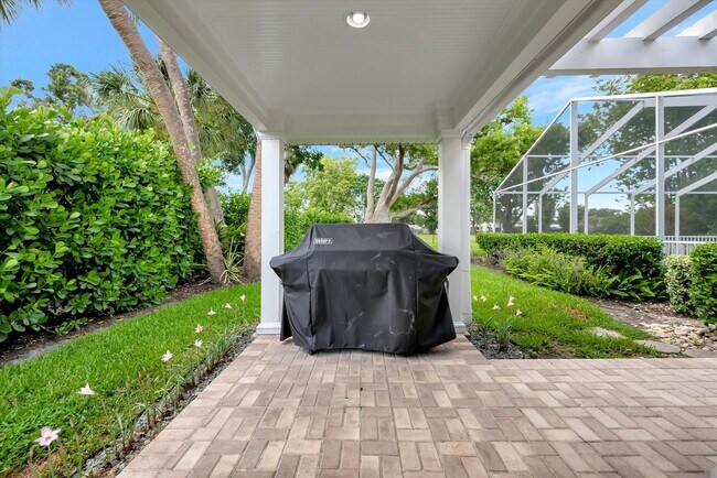 Building Photo - Luxury 5 Bed/4 Bath Pool Home on a Golf Course in Central Sarasota
