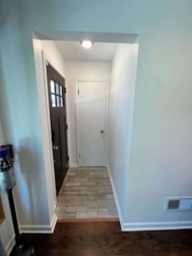 Building Photo - 5146 N Kenneth Ave