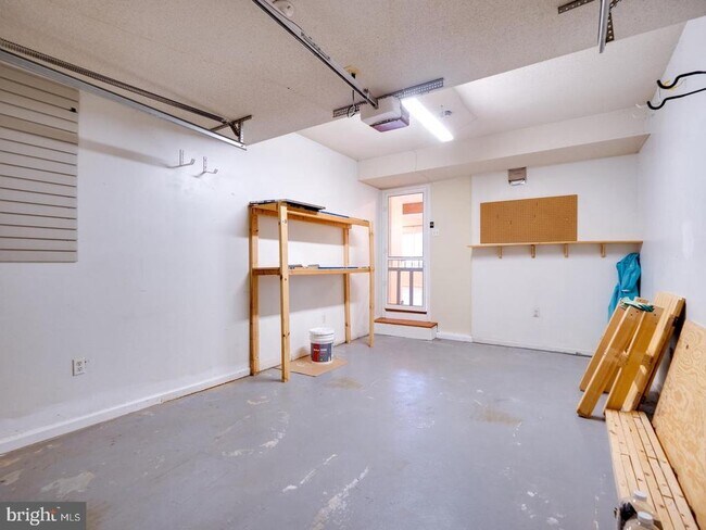 Building Photo - 2303 Glade Bank Way