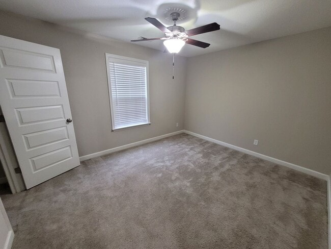 Building Photo - Beautiful 4 Bedroom, 2.5 Bath Home