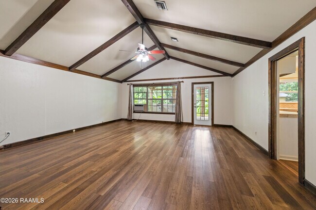 Building Photo - 140 Orangewood Dr