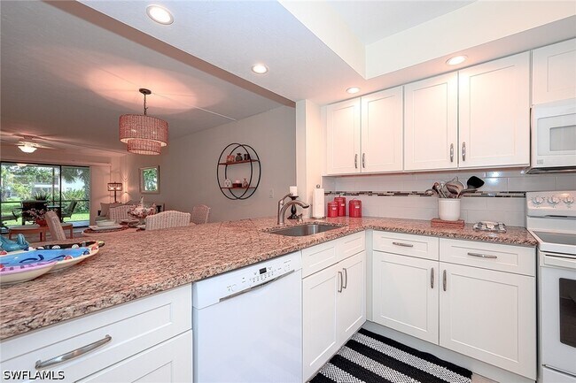 Building Photo - 135 Cypress Way E