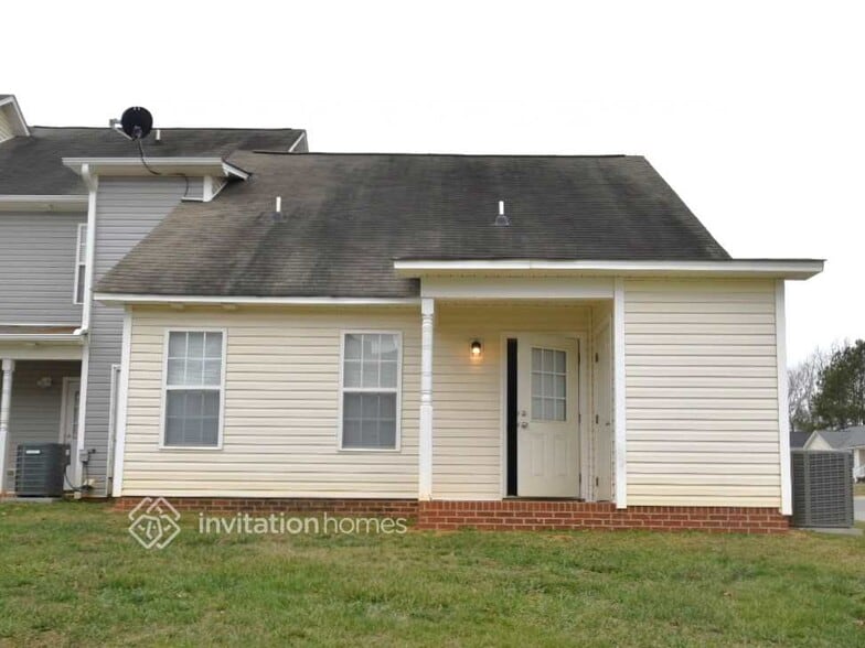 Building Photo - 101 Blackthorne Ct