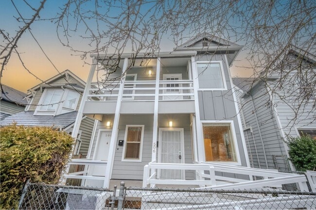Building Photo - Duplex upper unit in Central District - 508