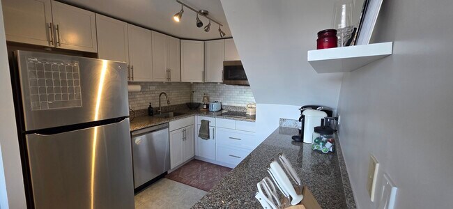 Building Photo - 1221 N Dearborn Pkwy