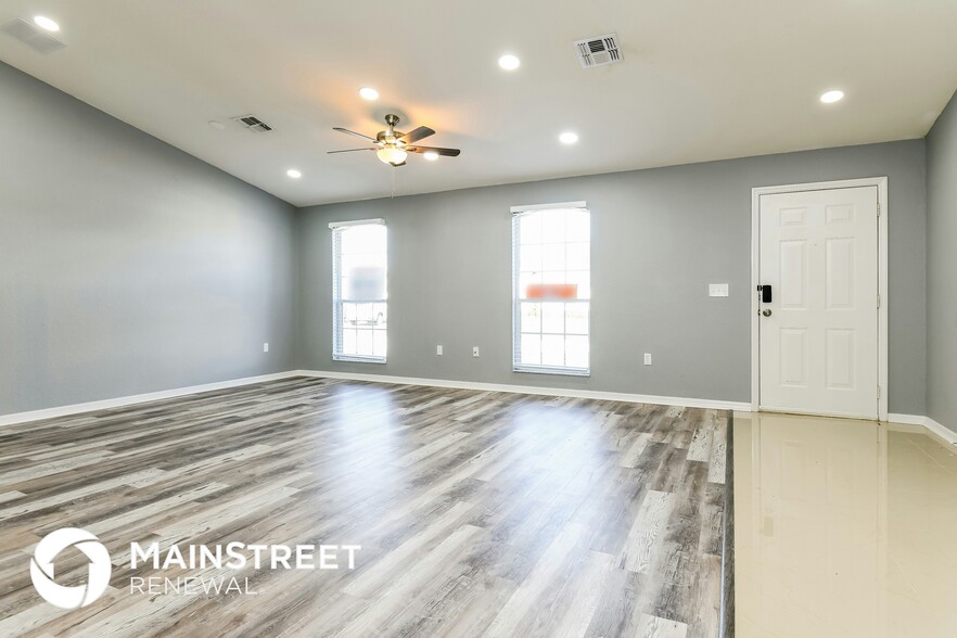 Building Photo - 1054 Summer Glen Dr