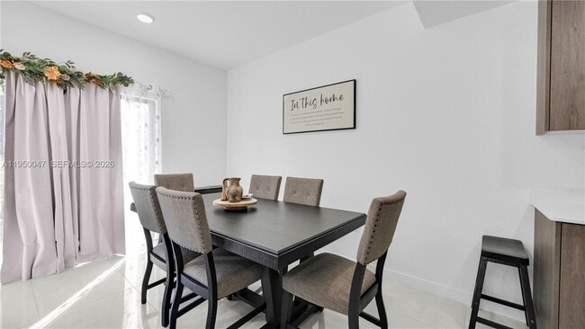 Building Photo - 417 NW 13 Ct