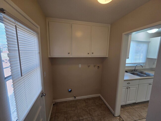 Building Photo - 15303 Fairhope Dr