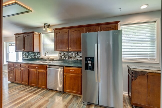 Building Photo - 1316 Rivermont Dr