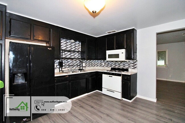 Building Photo - 2082 Martian Way