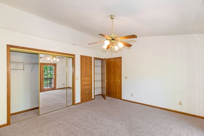 Building Photo - 151-163 E Jones