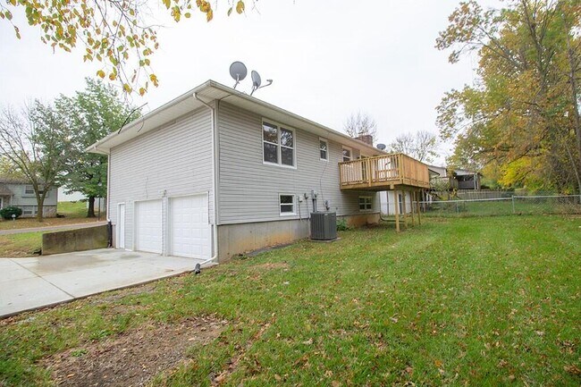 Building Photo - 1909 Newton Dr