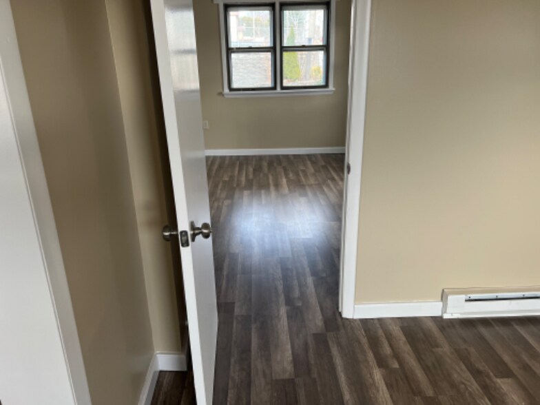 Building Photo - 130 S Apple St