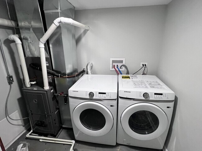 Building Photo - 1024 N Monticello Ave