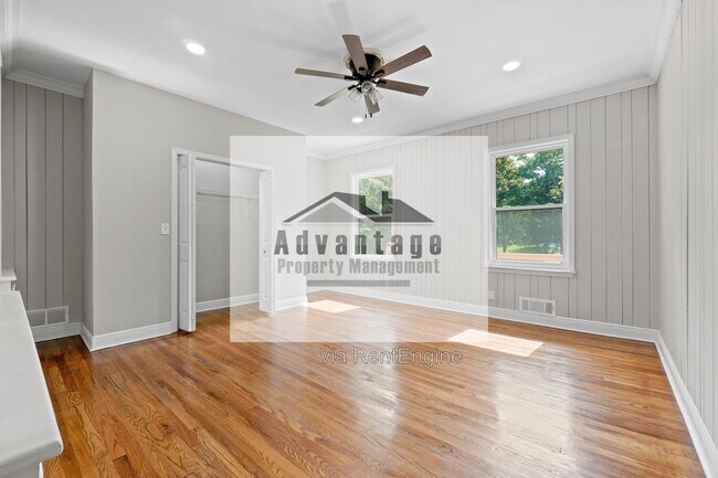 Building Photo - 1099 Pine Valley Rd