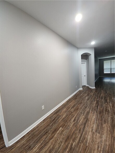 Building Photo - 4015 Dunlap Loop