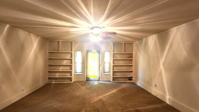 Building Photo - 3 Bed 1.5 Bath in the Coronado Heights 2nd Addn NW OKC