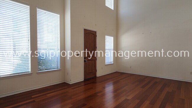 Building Photo - 1221 Lake Pointe Way