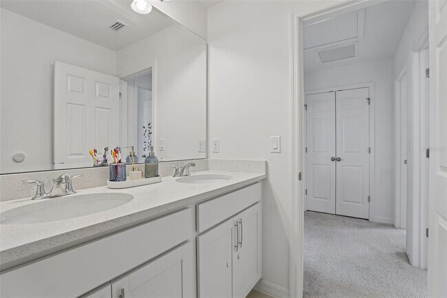 Building Photo - 1581 Swan Swim Dr