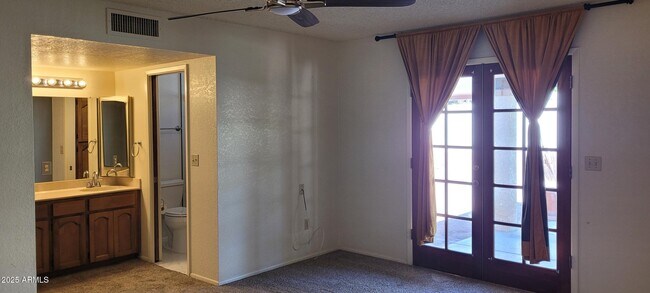 Building Photo - 3158 W Marconi Ave