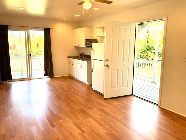 Building Photo - 15-1579-1579 Loke Rd