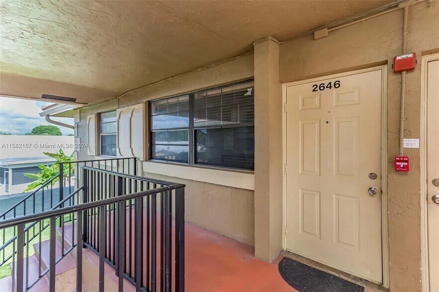 Building Photo - 2646 Riverside Dr