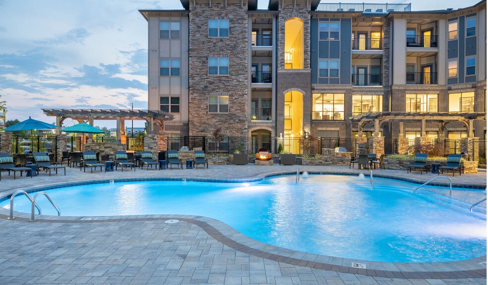 Take a dip in your saltwater swimming pool - Brizo Apartments