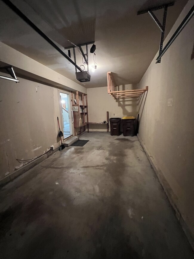 Building Photo - 3633 E Meadows Ct