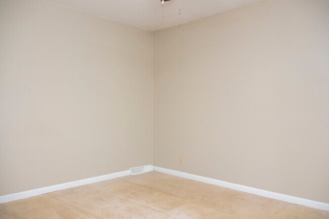 Building Photo - Heart of Madison City! Madison City Schools!