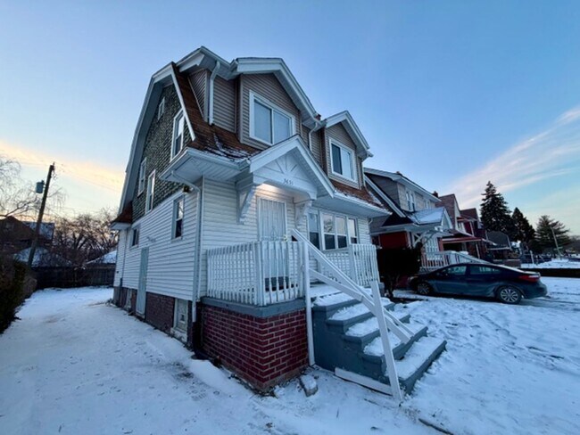 Building Photo - 3 bedroom 1 bath for lease- Section 8 ready call 313-429-3244 KPM Detroit