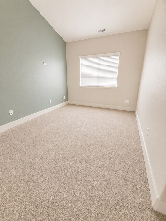 Building Photo - 6800 N Spurwing Loop