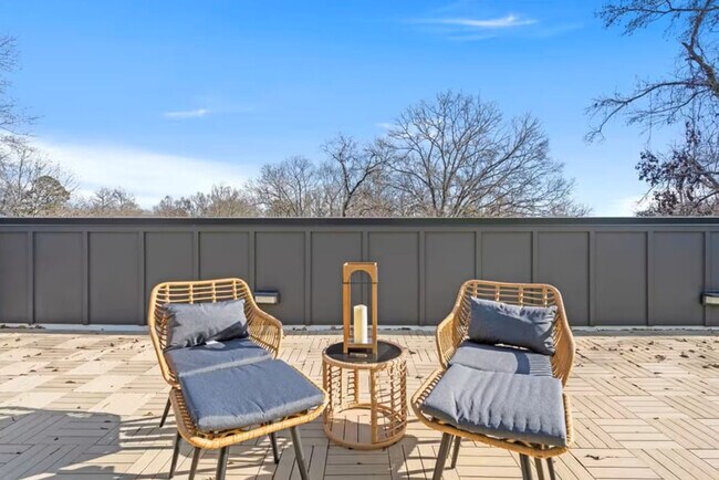 Building Photo - 1111 Dade St