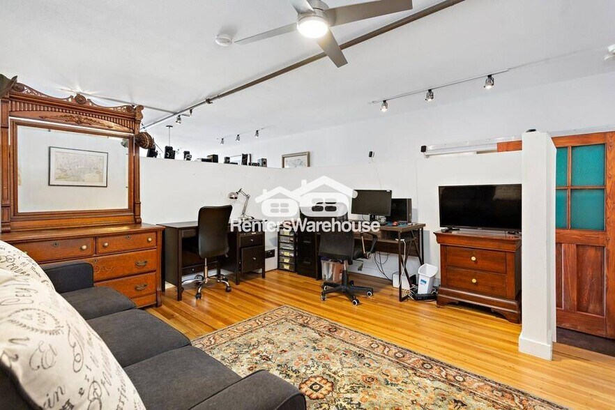 Building Photo - 1601 E Cesar Chavez St
