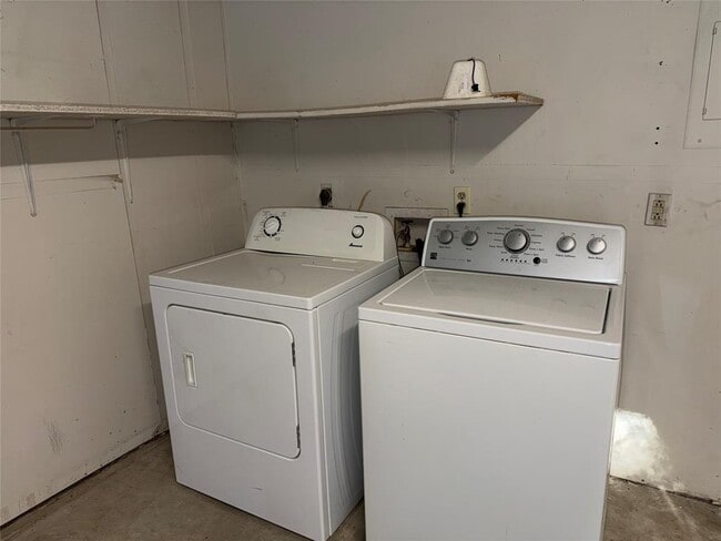 Building Photo - 1321 Piney Creek Ln