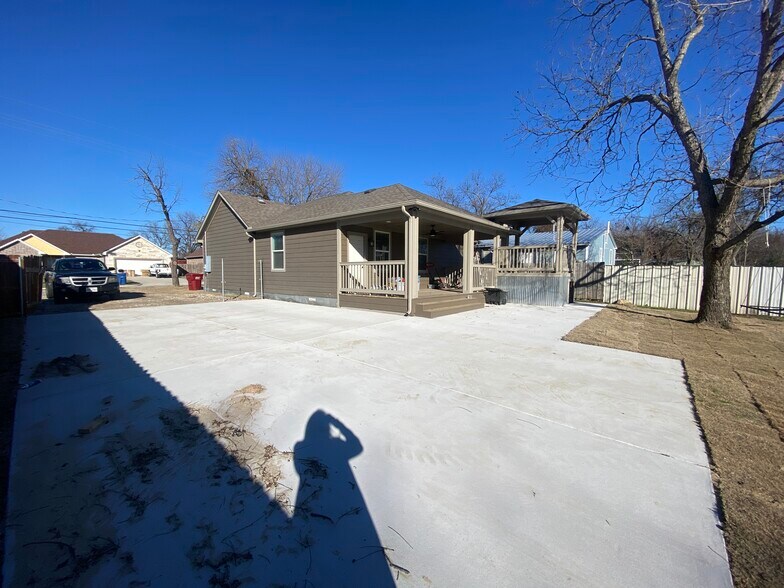 Building Photo - 106 Beech St