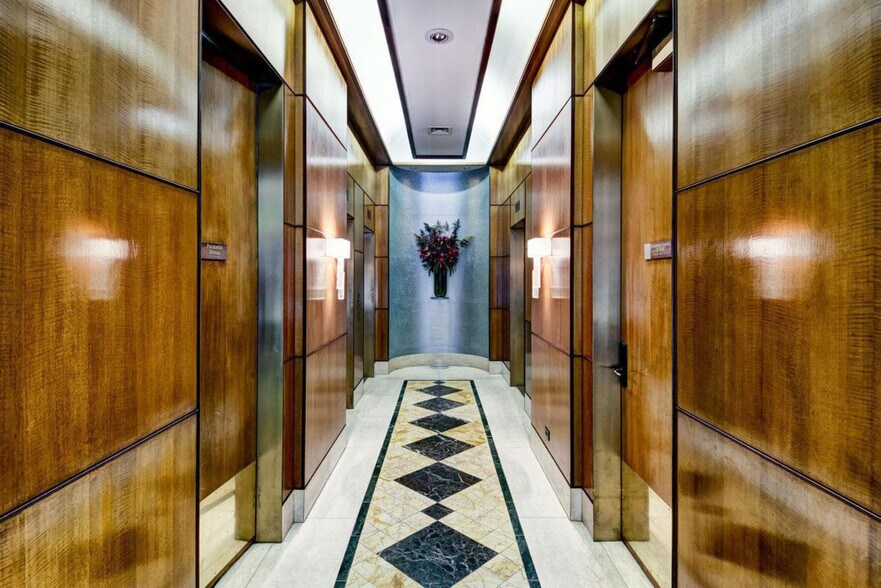 Building Photo - 201 W 87th St