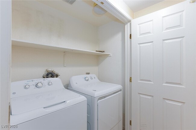 Building Photo - 10525 Pine Glen Ave