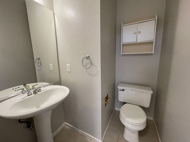 Building Photo - Beautiful Town Home Coming Soon! Great Location! Pets Allowed!