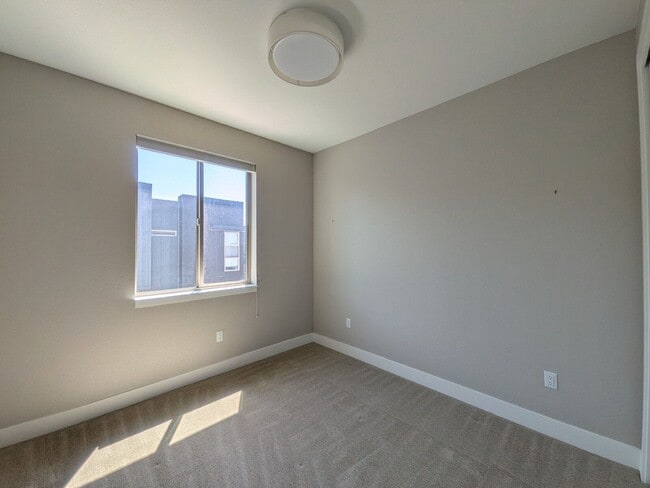 Building Photo - 5009 S Prince Pl