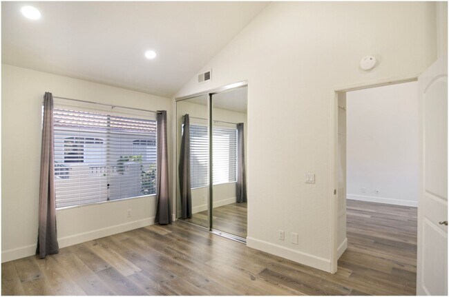 Building Photo - Aliso Viejo 1 Bedroom Condo!