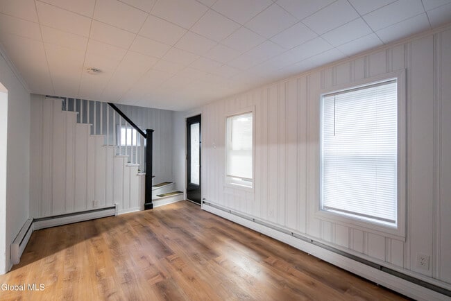 Building Photo - 37 Undine St