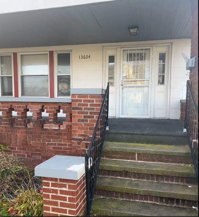 Building Photo - 13604 Maplerow Ave