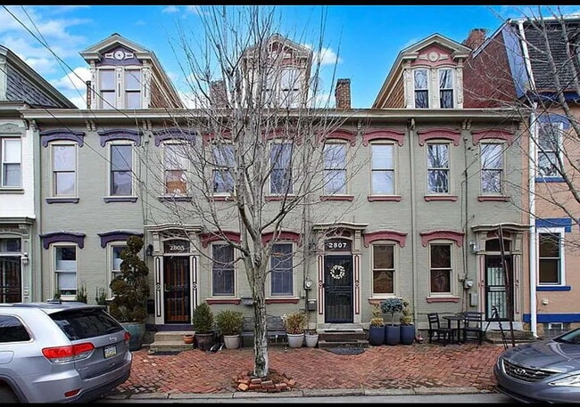 Building Photo - Beautiful single family home