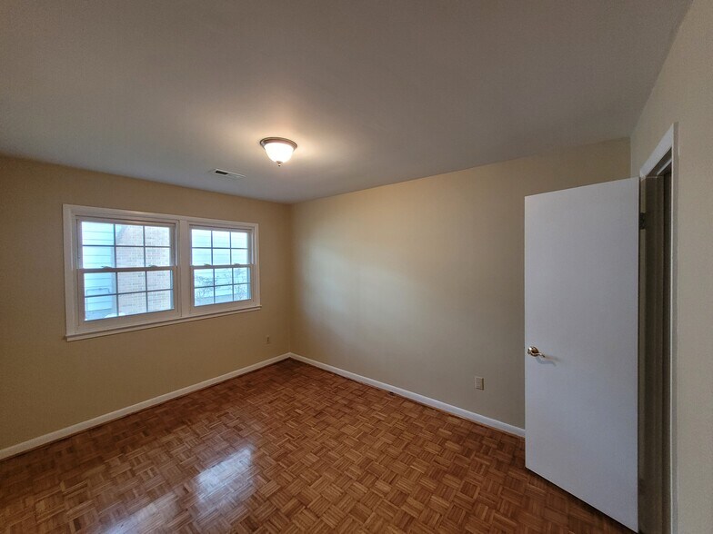 Bedroom 2 - 181 Windsor Castle Dr