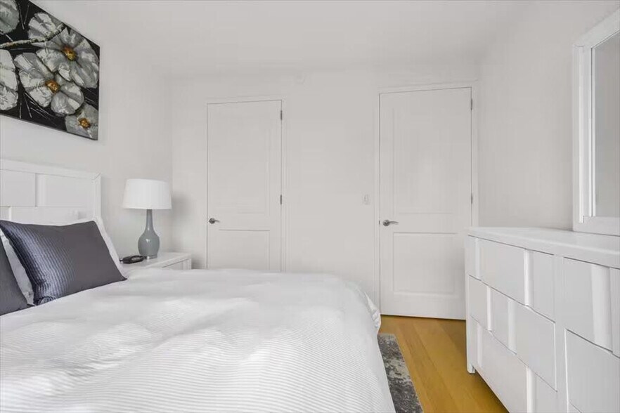 Building Photo - 254 W 54th St