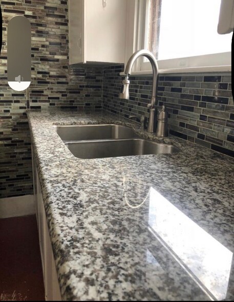 Building Photo - 8153 River Dr