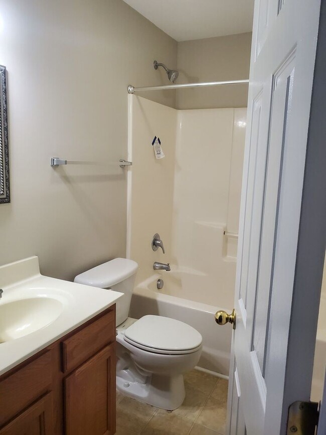 Building Photo - re2102m