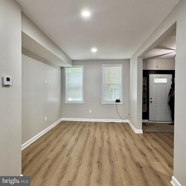 Building Photo - 2216 Whittier Ave