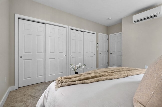 Building Photo - 362 Silver St