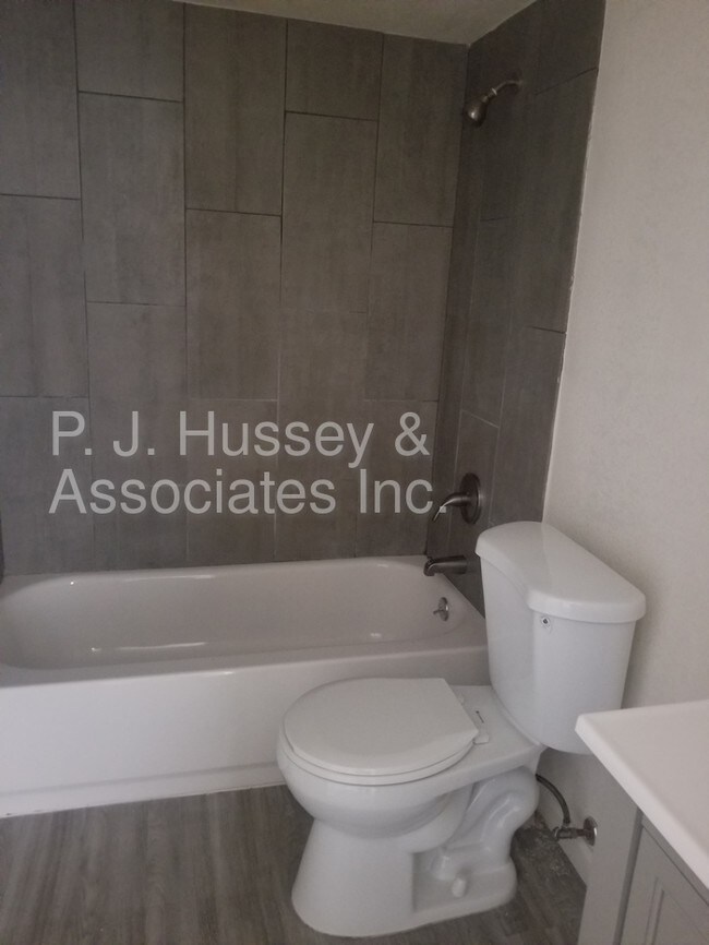 Building Photo - 3015 E Paradise Ln #102